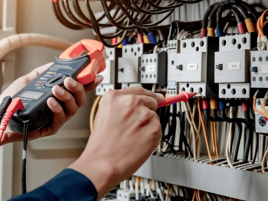 Dépannage électrique par un électricien à Paris